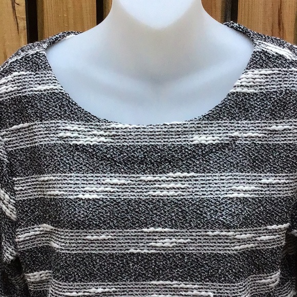 Vince Camuto Raised Threads 3/4 Sleeve Top - Picture 3 of 10